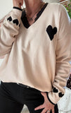 Pull beige Coeur noir